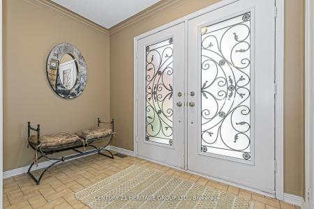 152 CRANBERRY LANE, Aurora, Ontario L4G 5Z4, Canada