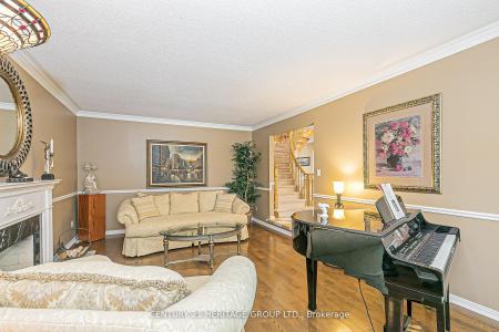 152 CRANBERRY LANE, Aurora, Ontario L4G 5Z4, Canada