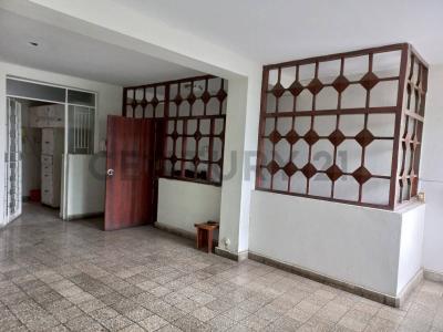 Av. Loreto , Piura, Piura 00001, Peru