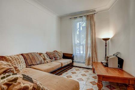 7390-7392  Rue des Écores, Montréal (Villeray/Saint-Michel/Parc-Extension), Quebec H2E 2W2, Canada