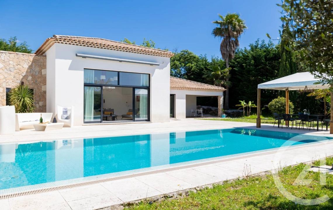 Roquefort Les Pins, Provence-Alpes-Côte D'Azur 06330, Francia