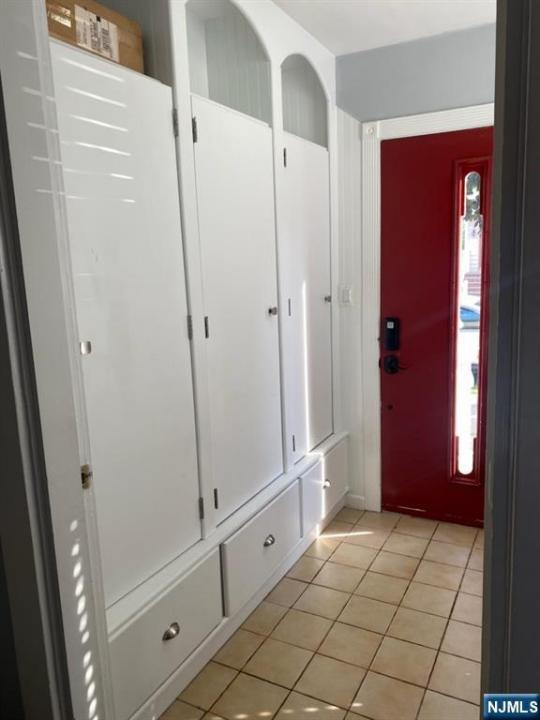 127 Melrose Avenue, North Arlington, New Jersey 07031, HOA KỲ