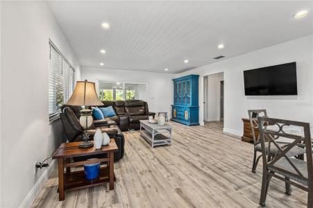 10517 BLOSSOM LAKE DRIVE, SEMINOLE, 佛羅里達州 33772, 美國