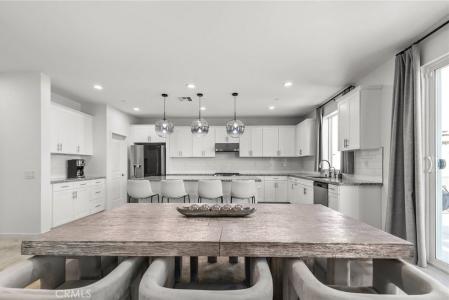 35251 Zachary, Beaumont, カリフォルニア 92223, アメリカ合衆国