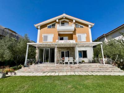 Petrelë, Tirana, Albania