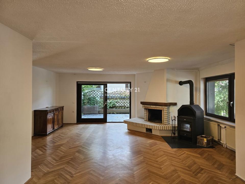 Ljubljana, Šmartno pod Šmarno goro, Ljubljana, Osrednjeslovenska 1211, Slovenia