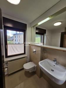 Ljubljana, Šmartno pod Šmarno goro, Ljubljana, Osrednjeslovenska 1211, Slovenia