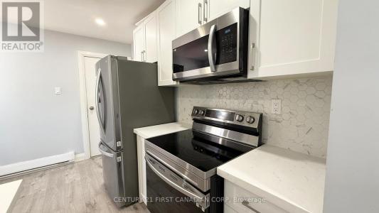 17 CARFRAE CRESCENT, London South (south F), Ontario N6C 4A8, Canada