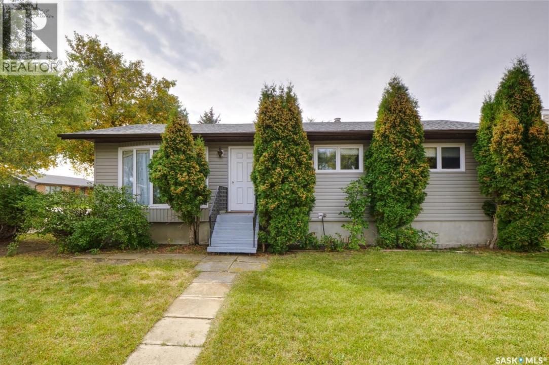 1008 PARKLANE DRIVE, Assiniboia, Saskatchewan S0H 0B0, Canada