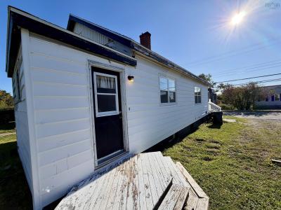 18 HIGHLAND STREET, Glace Bay, Nova Escócia B1A 2T5, Canadá