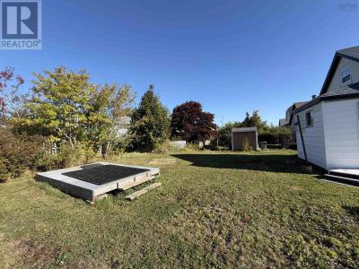 18 HIGHLAND STREET, Glace Bay, Nova Escócia B1A 2T5, Canadá