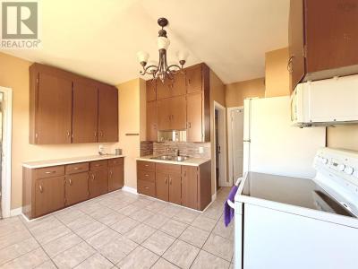 18 HIGHLAND STREET, Glace Bay, Nova Escócia B1A 2T5, Canadá