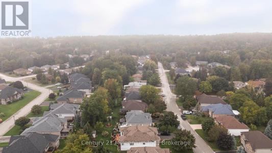 26 REGINA BOULEVARD, Wasaga Beach, Ontario L9Z 1H7, Canada