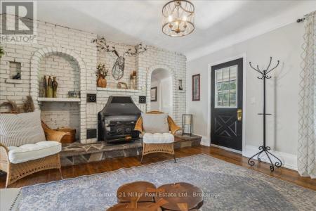 585 DUNDAS STREET EAST, Hamilton (waterdown), Ontario L8B 0G7, Canadá