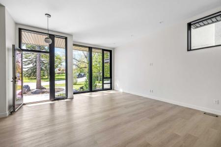 3C WILLOW CRESCENT SW, Calgary, Alberta T3C 3B8, Canada