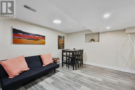 16 MEDACA STREET, Toronto (don Valley Village), אונטריו M2J 3A7, קנדה 