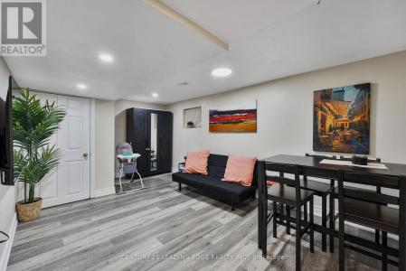 16 MEDACA STREET, Toronto (don Valley Village), אונטריו M2J 3A7, קנדה 