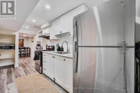 16 MEDACA STREET, Toronto (don Valley Village), אונטריו M2J 3A7, קנדה 