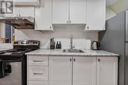 16 MEDACA STREET, Toronto (don Valley Village), אונטריו M2J 3A7, קנדה 