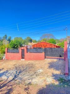 A media cuadra de la Avda. San Agustín, Barrio San Roque , San Antonio, Fernheizung 00001, Paraguay