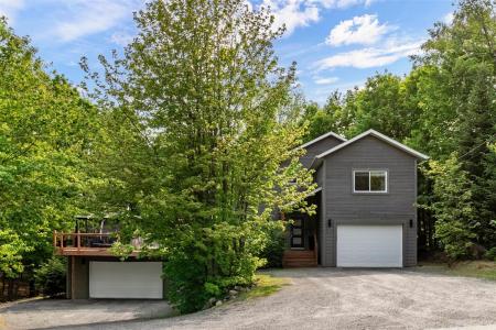 70  Ch. des Rochers, Saint-Sauveur, Quebec J0R 1R1, Canadá