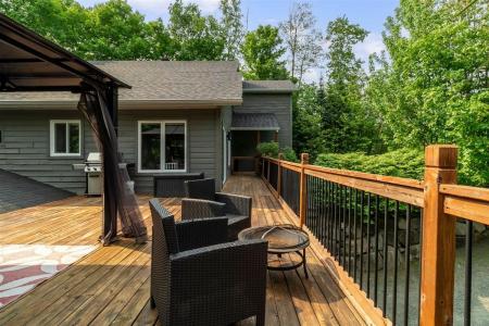 70  Ch. des Rochers, Saint-Sauveur, Quebec J0R 1R1, Canadá