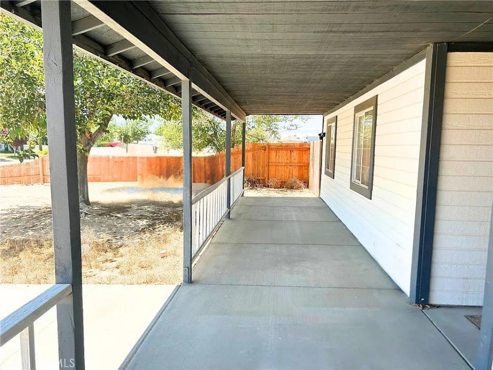 8925 Hickory Dr, California City, California 93505