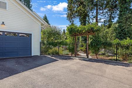 990 Thompson Way A & B, Placerville, 加利福尼亚州 95667, 美国