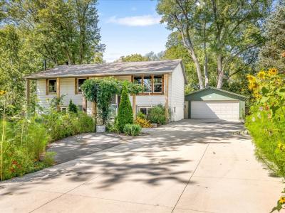 5825 Kirkwood Dr, Rockford, Illinois 61109