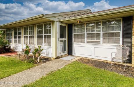 51B Edinburgh Lane, Manchester, NJ 08759, USA