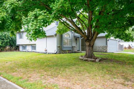 8556 Green Valley Drive, Indianapolis, Indiana 46217, Stati Uniti