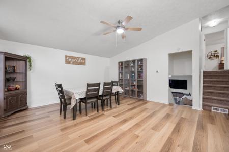 8556 Green Valley Drive, Indianapolis, Indiana 46217, Stati Uniti