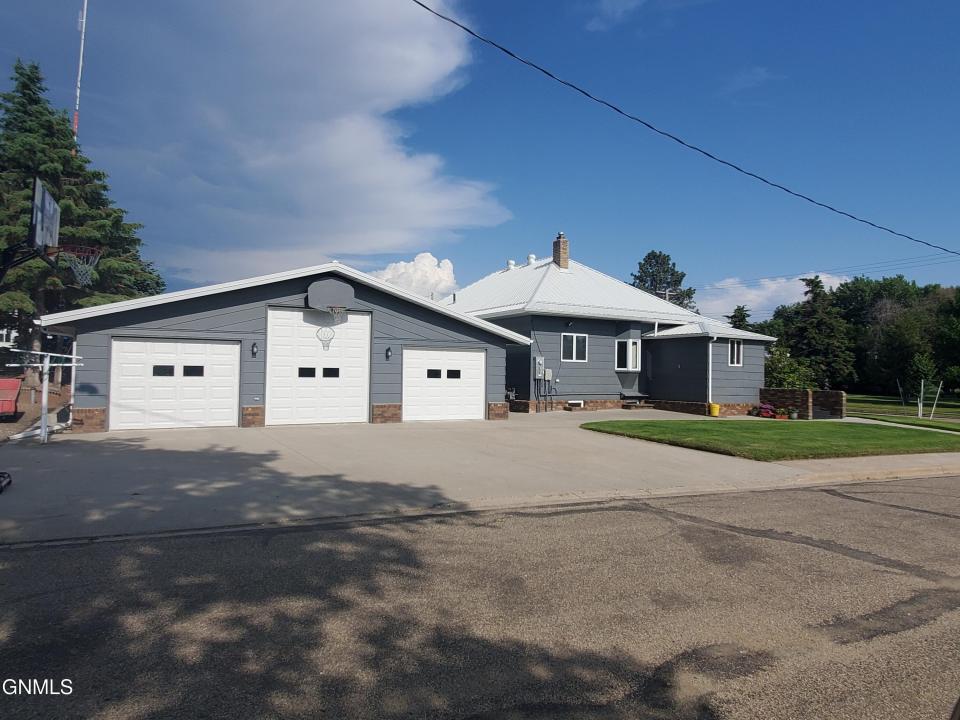 200 Sampson Avenue, Linton, North Dakota 58552, USA