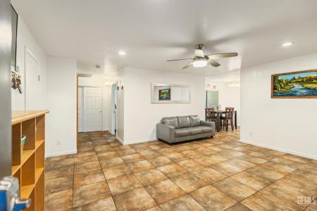 1021 Princeton Avenue, Lindsay, California 93247, Estados Unidos