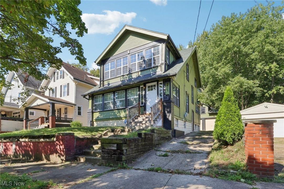 413 Crestwood Avenue, Akron, Ohio 44302, USA