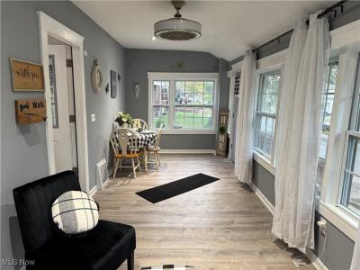 413 Crestwood Avenue, Akron, Ohio 44302, USA