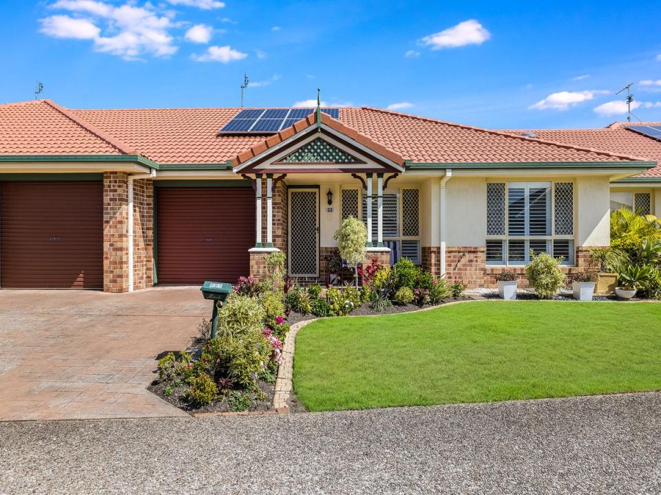 Unit 33 'Clearwaters' 2 North Street, Golden Beach, QLD 4551, Australia