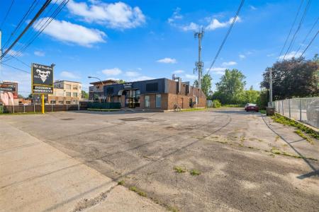 4910 Boul. des Laurentides, Laval (Auteuil), Quebec H7K 2J5, CANADÁ