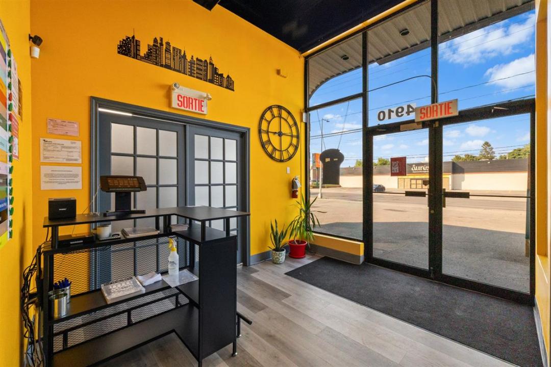 4910  Boul. des Laurentides, Laval (Auteuil), Quebec H7K 2J5, Kanada