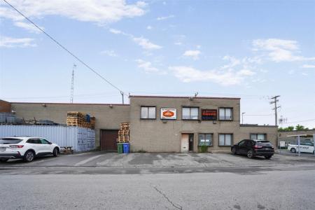 9821 Av. Lausanne, Montréal (Montréal-Nord), 魁北克省 H1E 4M5, 加拿大