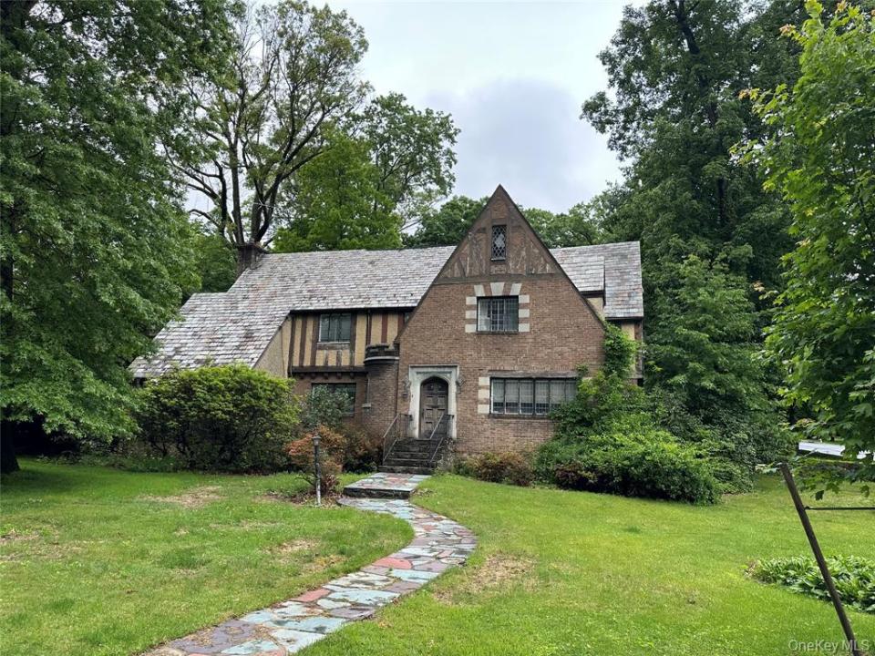 2 Rochelle Road, Larchmont, New York 10538