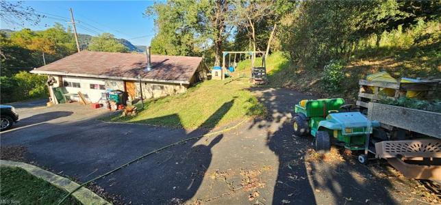 327 Fairview Rd, Chester, 西維吉尼亞州 26034, 美國