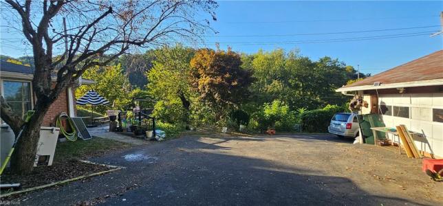 327 Fairview Rd, Chester, 西維吉尼亞州 26034, 美國