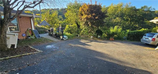 327 Fairview Rd, Chester, 西維吉尼亞州 26034, 美國