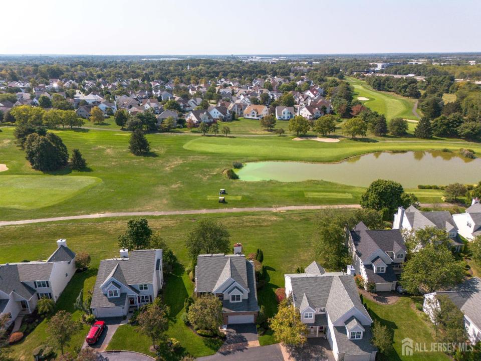 -5 Fairmount Court, Monroe, Нью-Джерси 08831, Соединенные Штаты