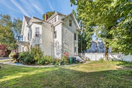 22 Walnut Place #1, Newton, Massachusetts 02460, USA