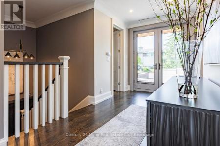 10 MAPLE GROVE DRIVE, Oakville (mo Morrison), Ontario L6J 0E1, Kanada