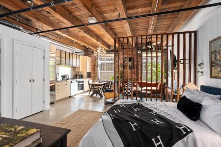 55 E CORDOVA STREET, Vancouver, British Columbia V6A 0A5, Canada