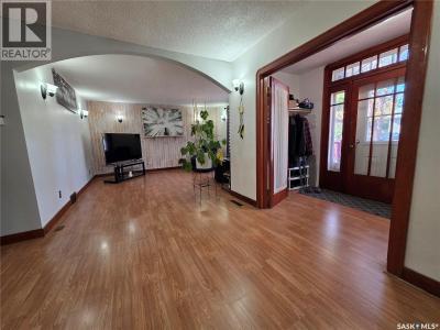 210 2ND STREET S, Cabri, Saskatchewan S0N 0J0, Kanada