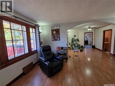 210 2ND STREET S, Cabri, Saskatchewan S0N 0J0, Kanada